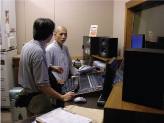 南投靈嚴山寺錄音工作室內的O2R96操控訓練