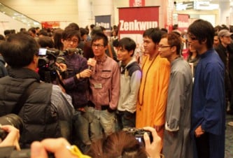 媒體採訪台灣參賽樂團『神棍』樂團