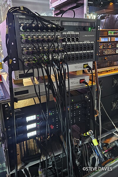 Yamaha Rio3224-D2 音訊 I/O 機櫃，為奈及利亞拉哥斯 The Experience 2025 現場音響系統的一部分。